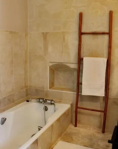 Le Clos De L'authion Дом отдыха *