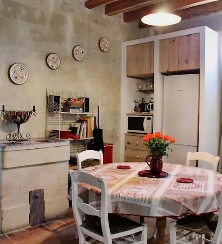 Le Clos De L'authion Дом отдыха *